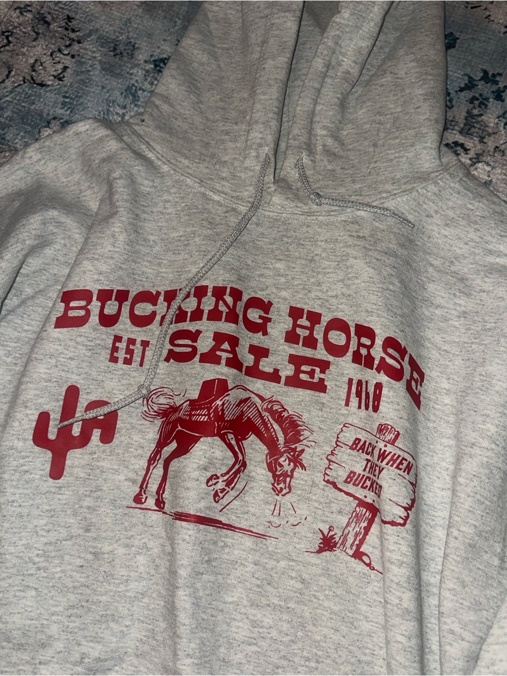NWOT Cactus Alley Hat Co. Bucking Horse Hoodie Light Grey Size Large Gildan - Picture 2 of 4